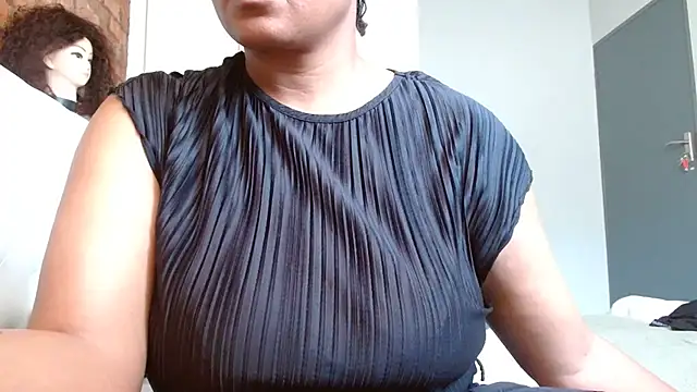 Snapshot of boo1988 chatting on 8, 10, 2025 boo1988 online show from 8, 10, 2025