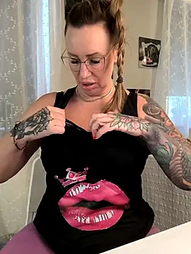 Snapshot of missjenn_x chatting on 3, 11, 2025 missjenn x online show from 3, 11, 2025