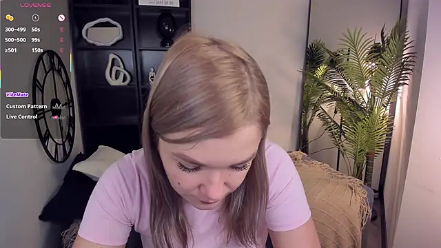 Snapshot of BellaDreamy chatting on 12, 11, 2025 BellaDreamy online show from 12, 11, 2025