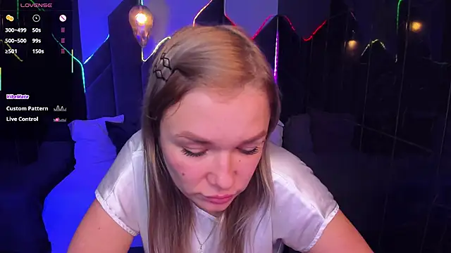 Snapshot of BellaDreamy chatting on 13, 11, 2025 BellaDreamy online show from 13, 11, 2025