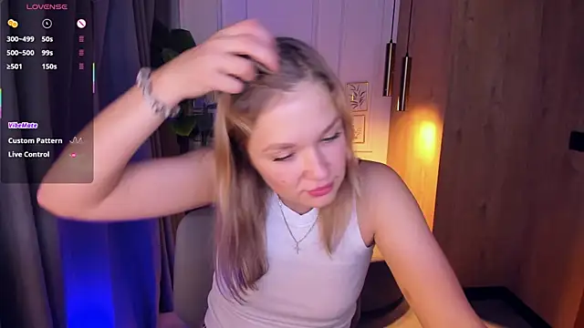 Snapshot of BellaDreamy chatting on 18, 10, 2025 BellaDreamy online show from 18, 10, 2025