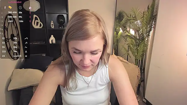 Snapshot of BellaDreamy chatting on 24, 10, 2025 BellaDreamy online show from 24, 10, 2025