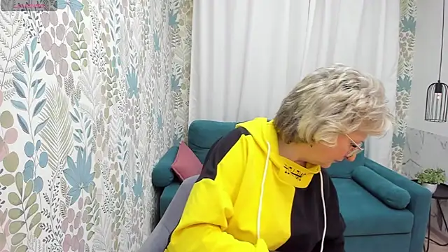 Snapshot of EvelynJoyful chatting on 11, 3, 2025 EvelynJoyful online show from 11, 3, 2025