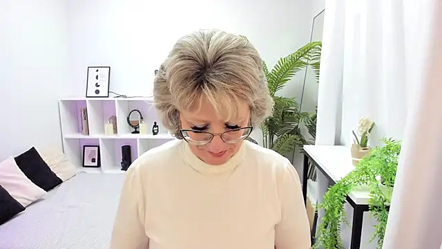 EvelynJoyful online show from 31, 10, 2025