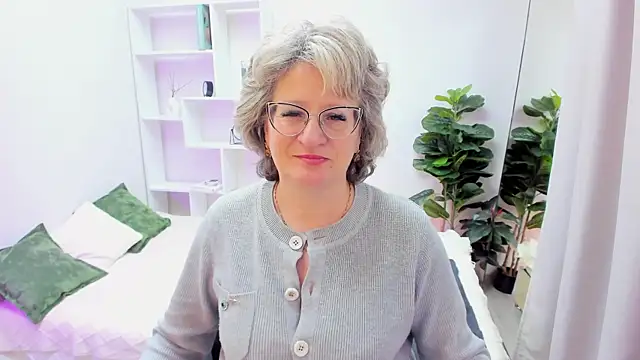 EvelynJoyful online show from 4, 12, 2025