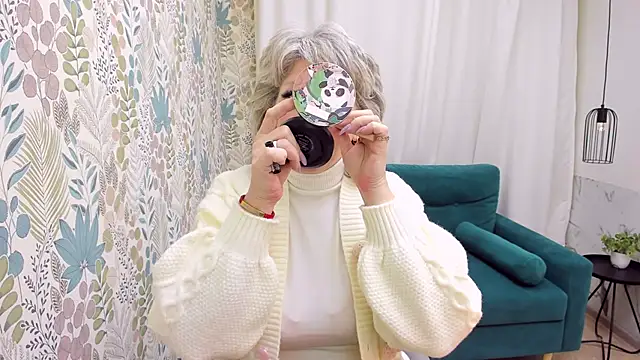 EvelynJoyful online show from 6, 2, 2026