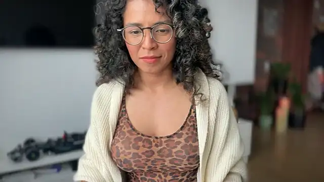 illaroom online show from 10, 10, 2025