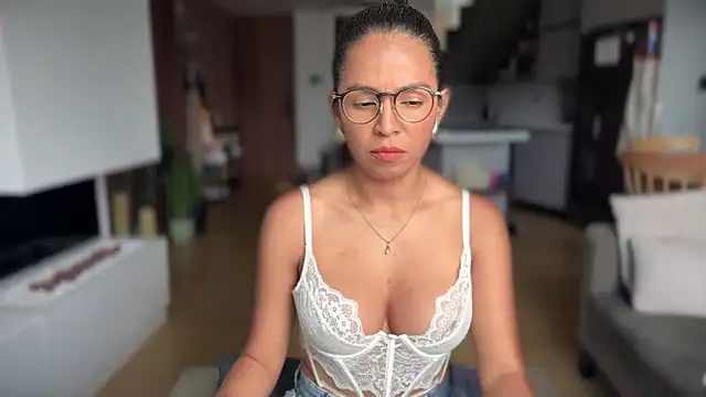 illaroom online show from 11, 11, 2025