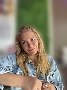 AnastasiaAniess online show from 9, 4, 2026