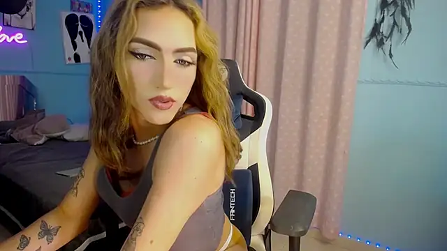 Snapshot of charlottesexxx chatting on 10, 11, 2025 charlottesexxx online show from 10, 11, 2025