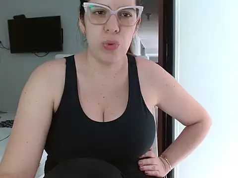 Snapshot of ashlymoon chatting on 7, 5, 2026 ashlymoon online show from 7, 5, 2026