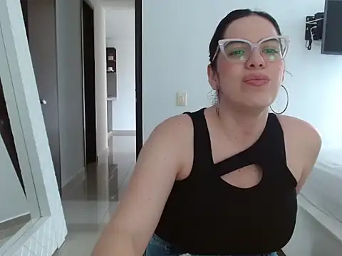 Snapshot of ashlymoon chatting on 3, 6, 2026 ashlymoon online show from 3, 6, 2026
