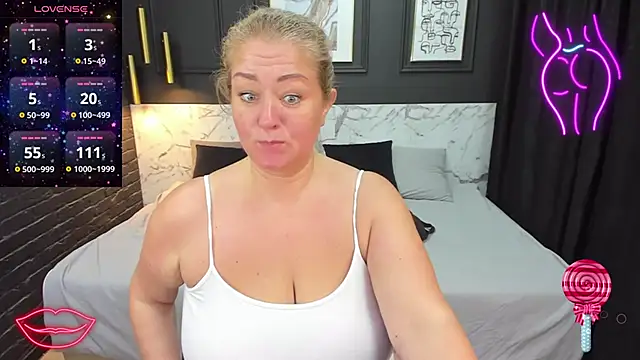 JenniferLight online show from 8, 2, 2025