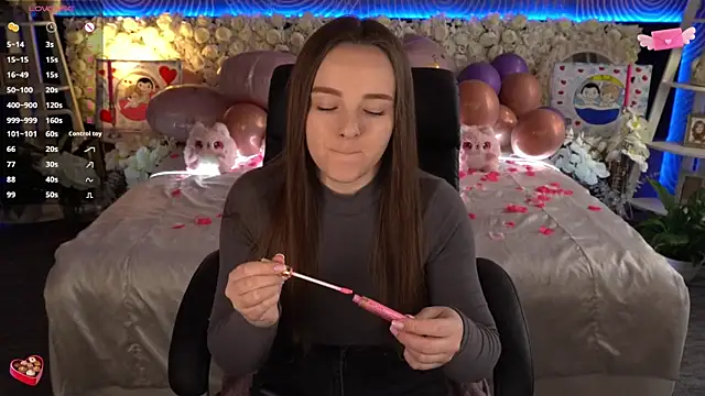 FoxyShy online show from 4, 3, 2026