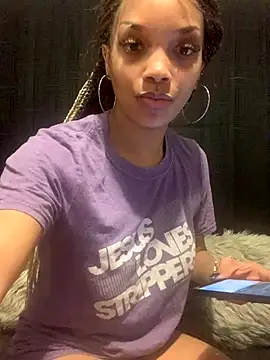 Snapshot of Rakiyahcharms chatting on 8, 12, 2024 Rakiyahcharms online show from 8, 12, 2024