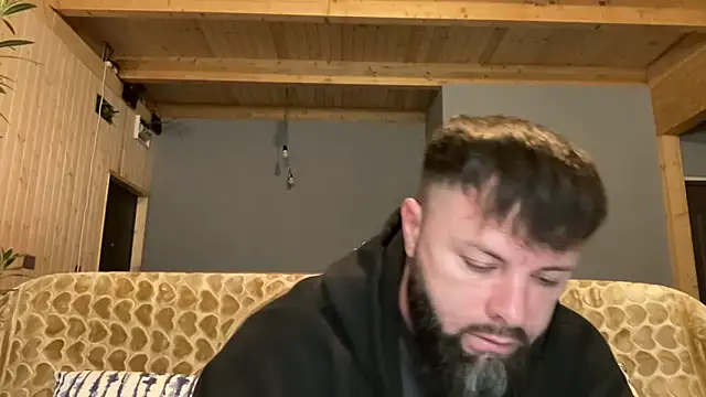 Snapshot of AlphaSparks chatting on 25, 11, 2025 AlphaSparks online show from 25, 11, 2025