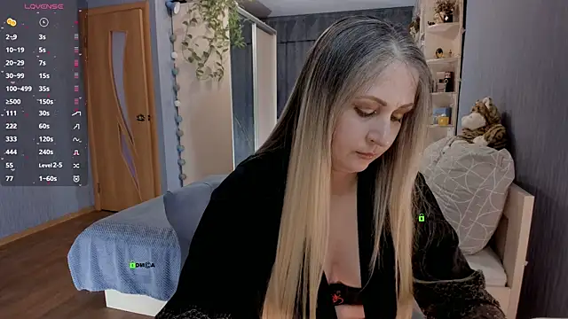 SweetLanna online show from 8, 2, 2025