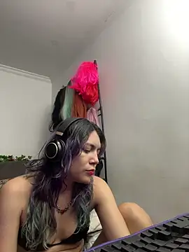 Snapshot of VaioletUwU chatting on 13, 4, 2026 VaioletUwU online show from 13, 4, 2026