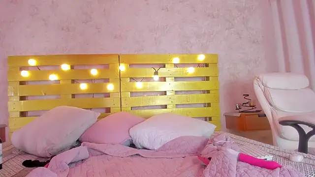 cristinapuerta  online show from 23, 11, 2025