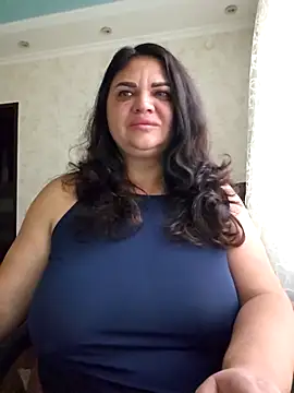 Snapshot of littleRikka chatting on 8, 10, 2025 littleRikka online show from 8, 10, 2025