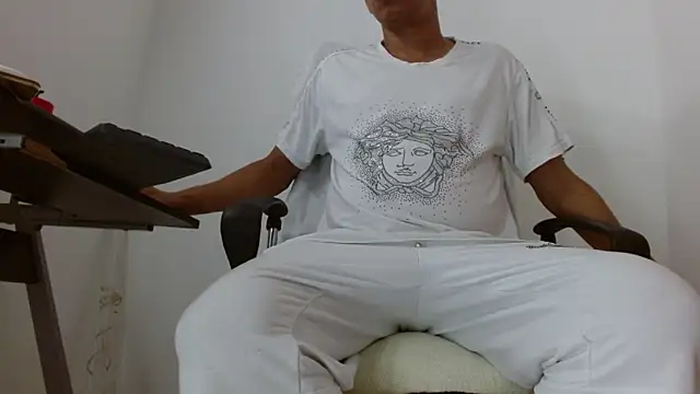 bigcock bum22 online show from 29, 1, 2025