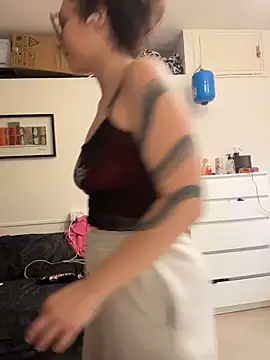 ladyturtle online show from 8, 7, 2026