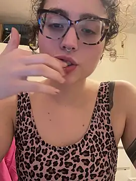 ladyturtle online show from 28, 4, 2026