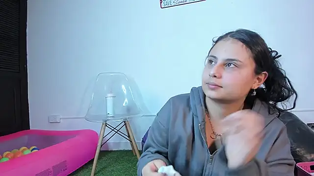 Snapshot of AbbyTaylorr chatting on 25, 11, 2025 AbbyTaylorr online show from 25, 11, 2025