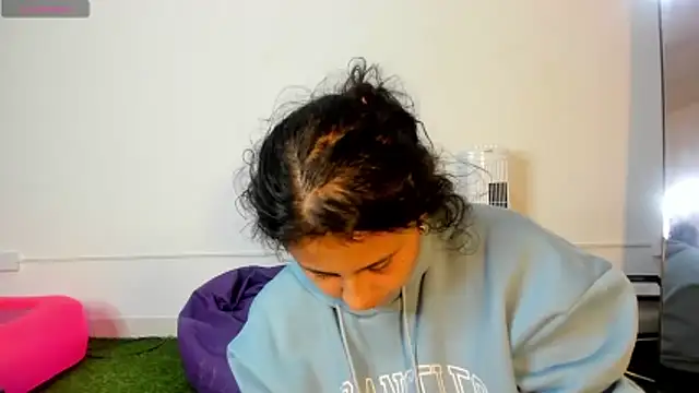 Snapshot of AbbyTaylorr chatting on 11, 11, 2025 AbbyTaylorr online show from 11, 11, 2025