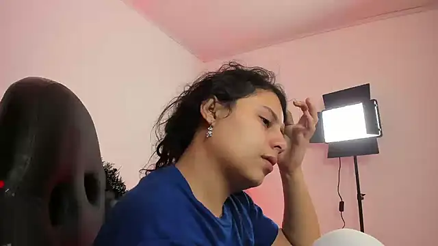 Snapshot of AbbyTaylorr chatting on 28, 11, 2025 AbbyTaylorr online show from 28, 11, 2025