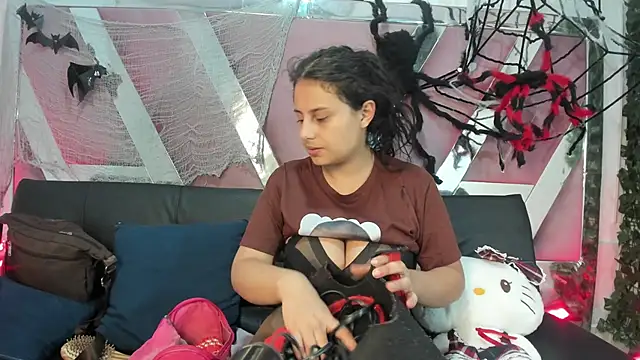 Snapshot of AbbyTaylorr chatting on 28, 10, 2025 AbbyTaylorr online show from 28, 10, 2025