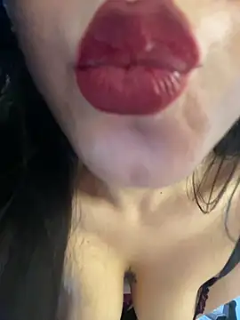 White-Petite online show from 23, 4, 2026