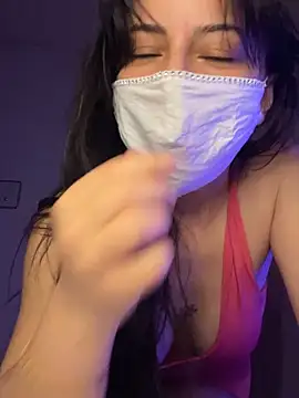 White-Petite online show from 3, 4, 2026