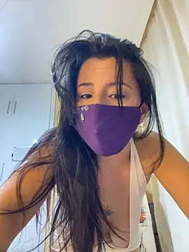 White-Petite online show from 21, 2, 2026