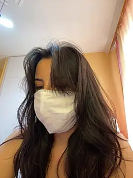 White-Petite online show from 4, 6, 2026