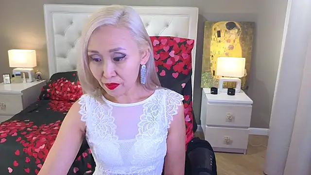 RoxalanaStar online show from 5, 10, 2025