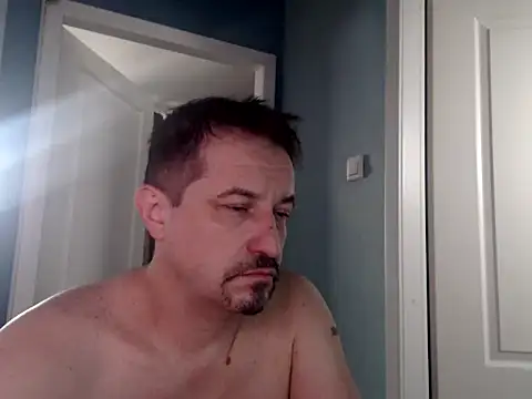 Snapshot of MisterFaithRO chatting on 10, 5, 2026 MisterFaithRO online show from 10, 5, 2026