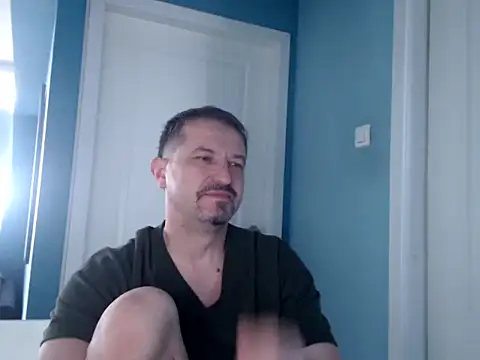 Snapshot of MisterFaithRO chatting on 13, 4, 2026 MisterFaithRO online show from 13, 4, 2026