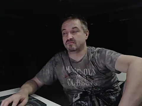 Snapshot of MisterFaithRO chatting on 23, 5, 2026 MisterFaithRO online show from 23, 5, 2026