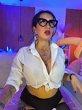Tattooed spittingdoll online show from 31, 1, 2026