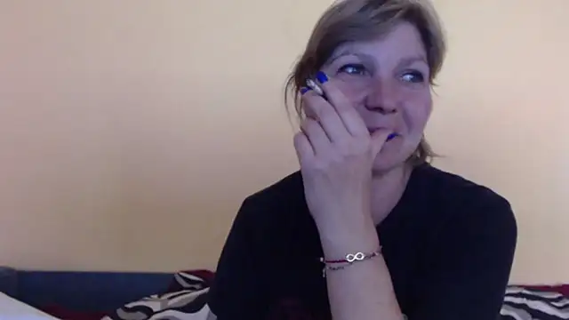 Snapshot of christine33 chatting on 3, 5, 2026 christine33 online show from 3, 5, 2026