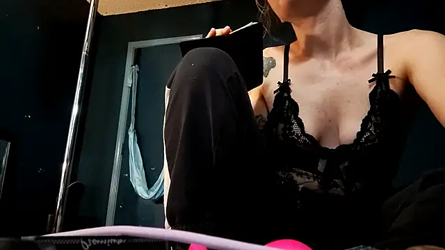 Snapshot of TheDaisyChaos chatting on 5, 12, 2024 TheDaisyChaos online show from 5, 12, 2024