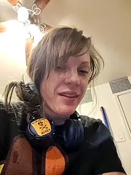 Snapshot of TheDaisyChaos chatting on 21, 10, 2025 TheDaisyChaos online show from 21, 10, 2025