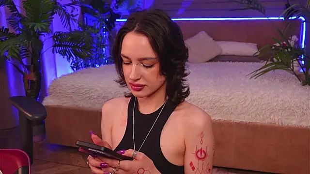 Devilinee online show from 4, 4, 2026