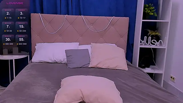 Janie JJ Curvie online show from 3, 3, 2026