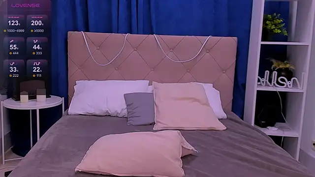 Janie JJ Curvie online show from 1, 3, 2026