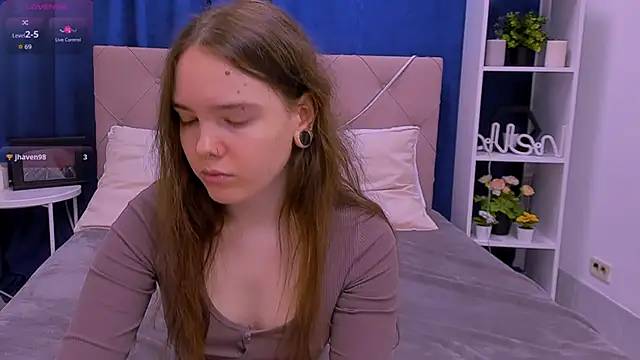 Janie JJ Curvie online show from 1, 2, 2026