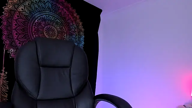 HazelKush online show from 3, 2, 2025