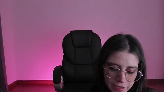 HazelKush online show from 14, 10, 2025