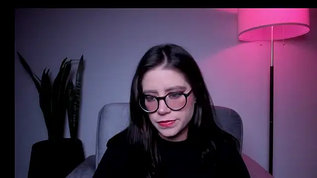 HazelKush online show from 15, 4, 2026